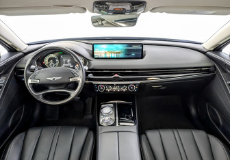 Подержанный автомобиль Genesis G80 2021 года (14 фото)