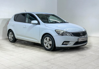 Подержанный автомобиль Kia Ceed Hatchback 2011 года (3 фото)