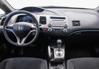 Подержанный автомобиль Honda Civic Sedan 2009 года (9 фото)