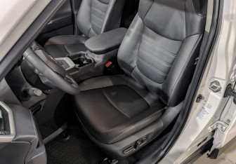 Подержанный автомобиль Toyota RAV4 2021 года (20 фото)