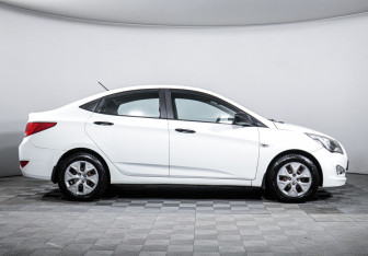 Подержанный автомобиль Hyundai Solaris Sedan 2014 года (4 фото)