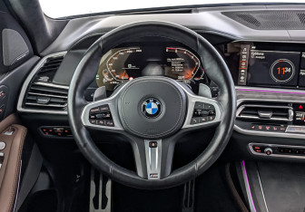 Подержанный автомобиль BMW X7 2021 года (22 фото)