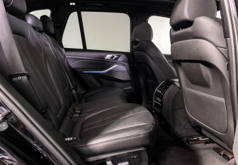 Подержанный автомобиль BMW X5 2021 года (14 фото)