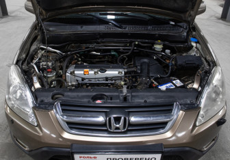 Подержанный автомобиль Honda CR-V 2003 года (9 фото)
