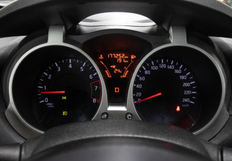 Подержанный автомобиль Nissan Juke 2014 года (13 фото)