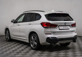 Подержанный автомобиль BMW X1 2020 года (7 фото)