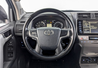 Подержанный автомобиль Toyota Land Cruiser Prado 2021 года (22 фото)
