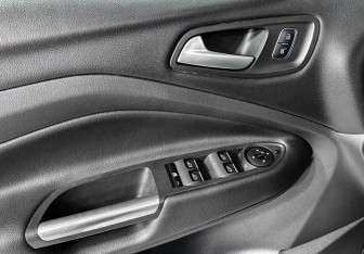 Подержанный автомобиль Ford Kuga 2017 года (25 фото)