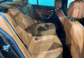 Подержанный автомобиль Opel Insignia Liftback 2013 года (16 фото)