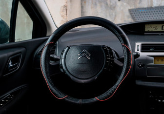 Подержанный автомобиль Citroen C4 Hatchback 2010 года (11 фото)