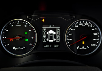 Подержанный автомобиль Москвич 3 2024 года (13 фото)