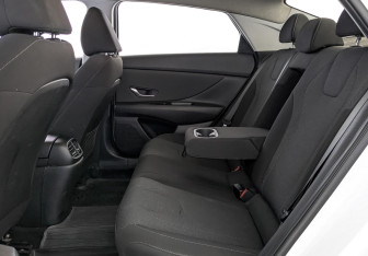 Подержанный автомобиль Hyundai Elantra Sedan 2021 года (18 фото)