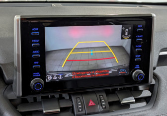 Подержанный автомобиль Toyota RAV4 2022 года (2 фото)