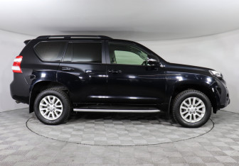 Подержанный автомобиль Toyota Land Cruiser Prado 2013 года (4 фото)