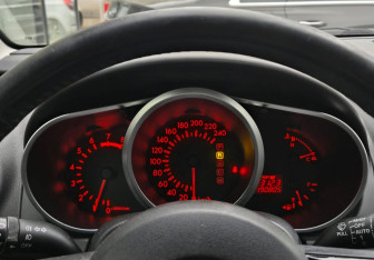 Подержанный автомобиль Mazda CX-7 2008 года (13 фото)