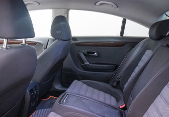 Подержанный автомобиль Volkswagen Passat CC 2011 года (11 фото)