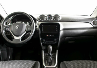 Подержанный автомобиль Suzuki Vitara 2016 года (11 фото)