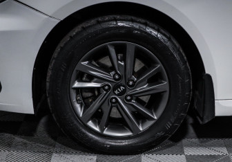 Подержанный автомобиль Kia Optima Sedan 2019 года (15 фото)