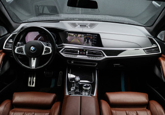 Подержанный автомобиль BMW X7 2020 года (18 фото)
