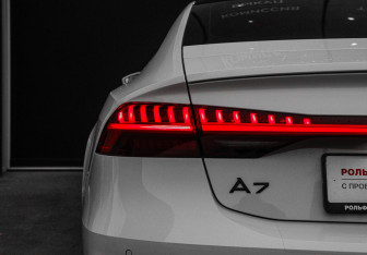 Подержанный автомобиль Audi A7 2020 года (40 фото)