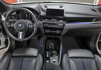 Подержанный автомобиль BMW X1 2021 года (16 фото)