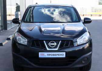 Подержанный автомобиль Nissan Qashqai 2013 года (2 фото)