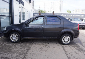 Подержанный автомобиль Renault Logan Sedan 2010 года (8 фото)