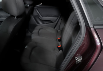 Подержанный автомобиль Audi A1 2015 года (10 фото)