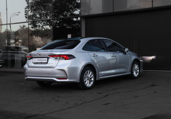 Подержанный автомобиль Toyota Corolla Sedan 2022 года (4 фото)