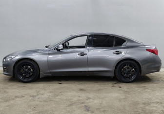 Подержанный автомобиль Infiniti Q50 2014 года (8 фото)