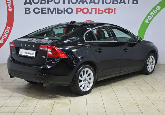 Подержанный автомобиль Volvo S60 2017 года (4 фото)