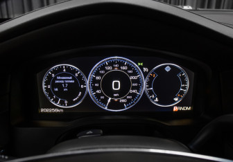 Подержанный автомобиль Cadillac Escalade Suv 2015 года (14 фото)