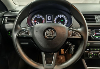 Подержанный автомобиль Skoda Octavia Liftback 2016 года (12 фото)