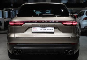 Подержанный автомобиль Porsche Cayenne 2018 года (5 фото)