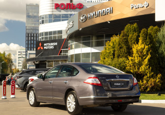 Подержанный автомобиль Nissan Teana 2011 года (5 фото)
