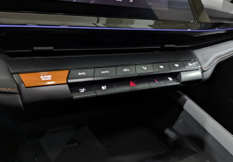 Подержанный автомобиль Changan UNI-V 2023 года (27 фото)