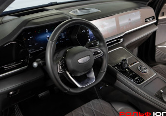 Подержанный автомобиль Geely Monjaro 2025 года (10 фото)