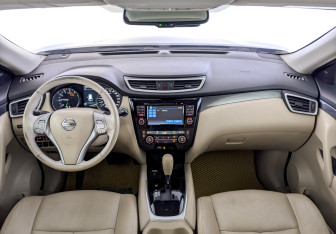 Подержанный автомобиль Nissan X-Trail 2016 года (14 фото)