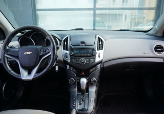 Подержанный автомобиль Chevrolet Cruze Sedan 2013 года (12 фото)