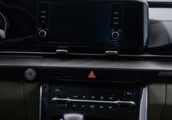 Подержанный автомобиль Kia Carnival 2021 года (14 фото)
