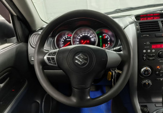 Подержанный автомобиль Suzuki Grand Vitara 2007 года (12 фото)