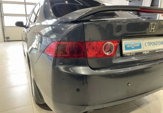 Подержанный автомобиль Honda Accord Sedan 2004 года (8 фото)