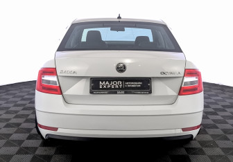 Подержанный автомобиль Skoda Octavia Liftback 2020 года (6 фото)