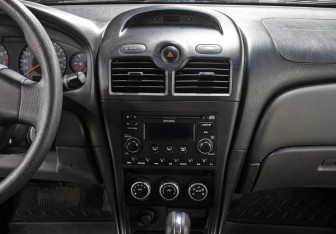 Подержанный автомобиль Nissan Almera Classic 2011 года (16 фото)