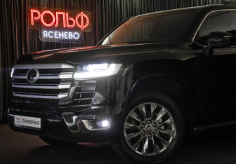 Подержанный автомобиль Toyota Land Cruiser Suv 2022 года (22 фото)