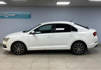 Подержанный автомобиль Skoda Rapid Liftback 2021 года (8 фото)