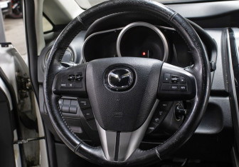 Подержанный автомобиль Mazda CX-7 2011 года (17 фото)