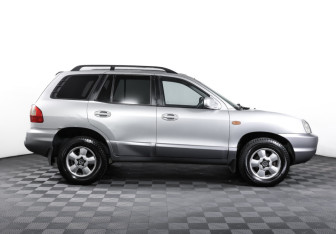 Подержанный автомобиль Hyundai Santa Fe 2002 года (4 фото)