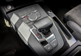 Подержанный автомобиль Audi Q5 2018 года (25 фото)