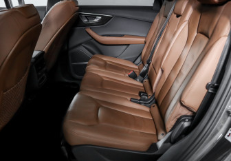 Подержанный автомобиль Audi Q7 2023 года (10 фото)